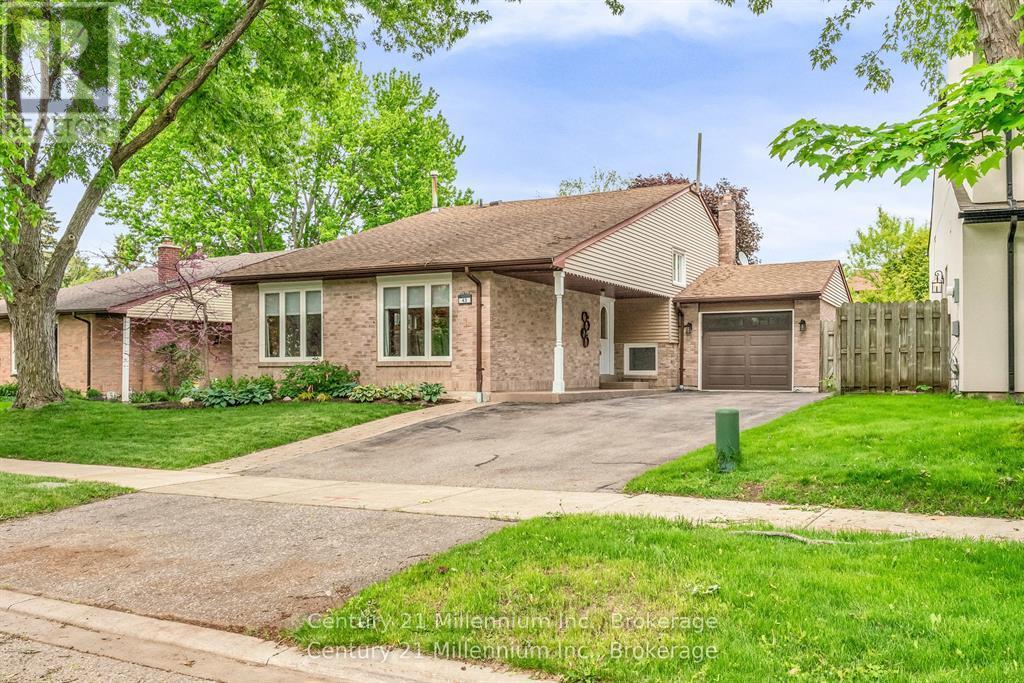 43 Stoddart Drive, Aurora, Ontario  L4G 2G2 - Photo 2 - N12658268