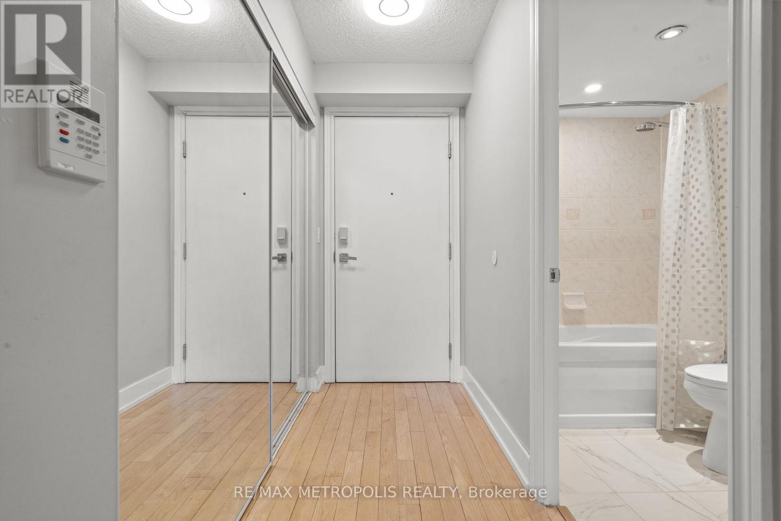 836 - 250 Wellington Street W, Toronto, Ontario  M5V 2V4 - Photo 3 - C12658574