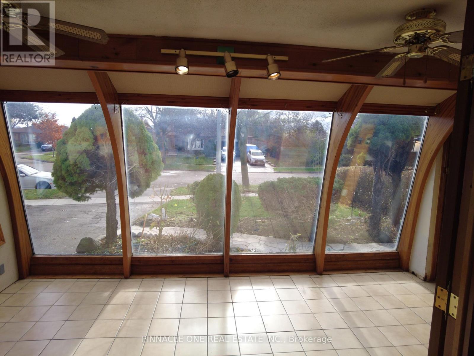 76 Sealstone Terrace, Toronto, Ontario  M1E 4J7 - Photo 5 - E12658598