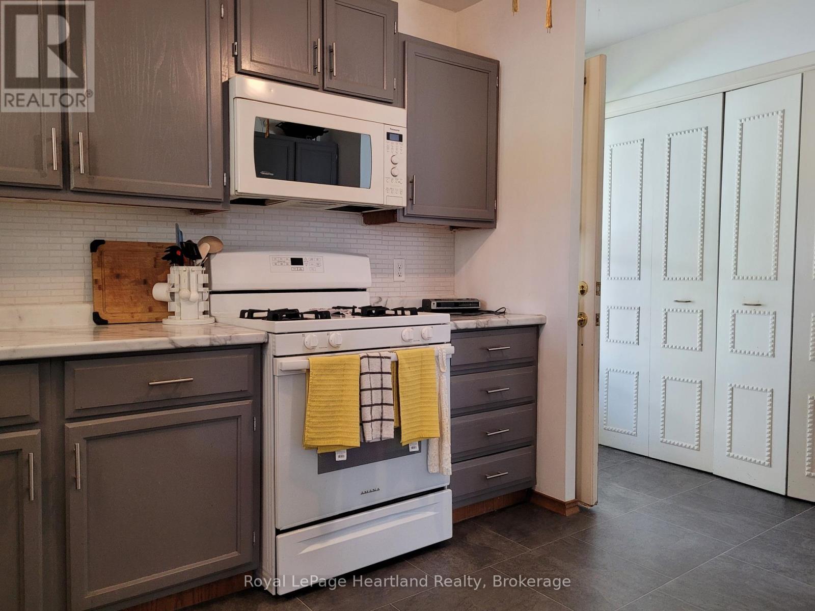 28 Briarwood Crescent, North Huron, Ontario  N0G 2W0 - Photo 6 - X12658182