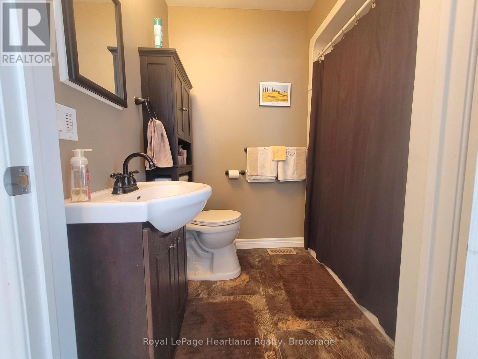 28 Briarwood Crescent, North Huron, Ontario  N0G 2W0 - Photo 11 - X12658182