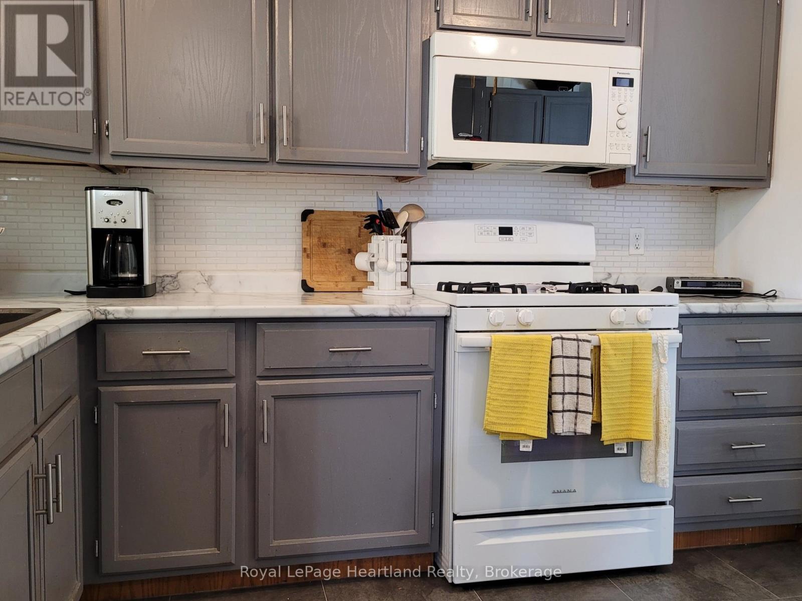 28 Briarwood Crescent, North Huron, Ontario  N0G 2W0 - Photo 8 - X12658182