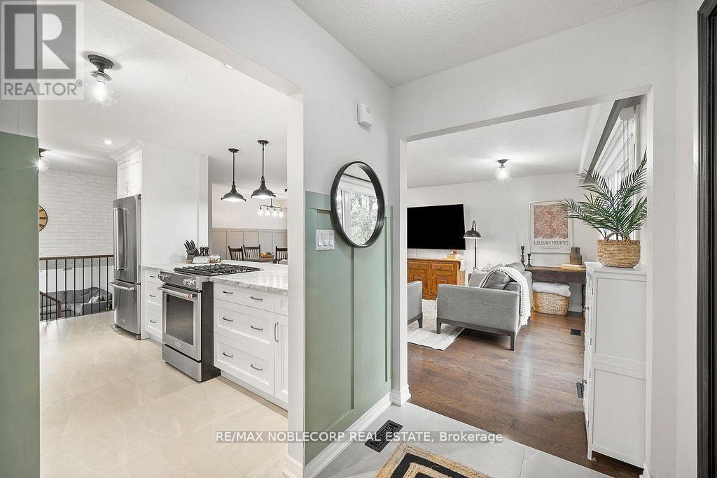 42 Mitchell Avenue, New Tecumseth, Ontario  L9R 1C2 - Photo 5 - N12658572