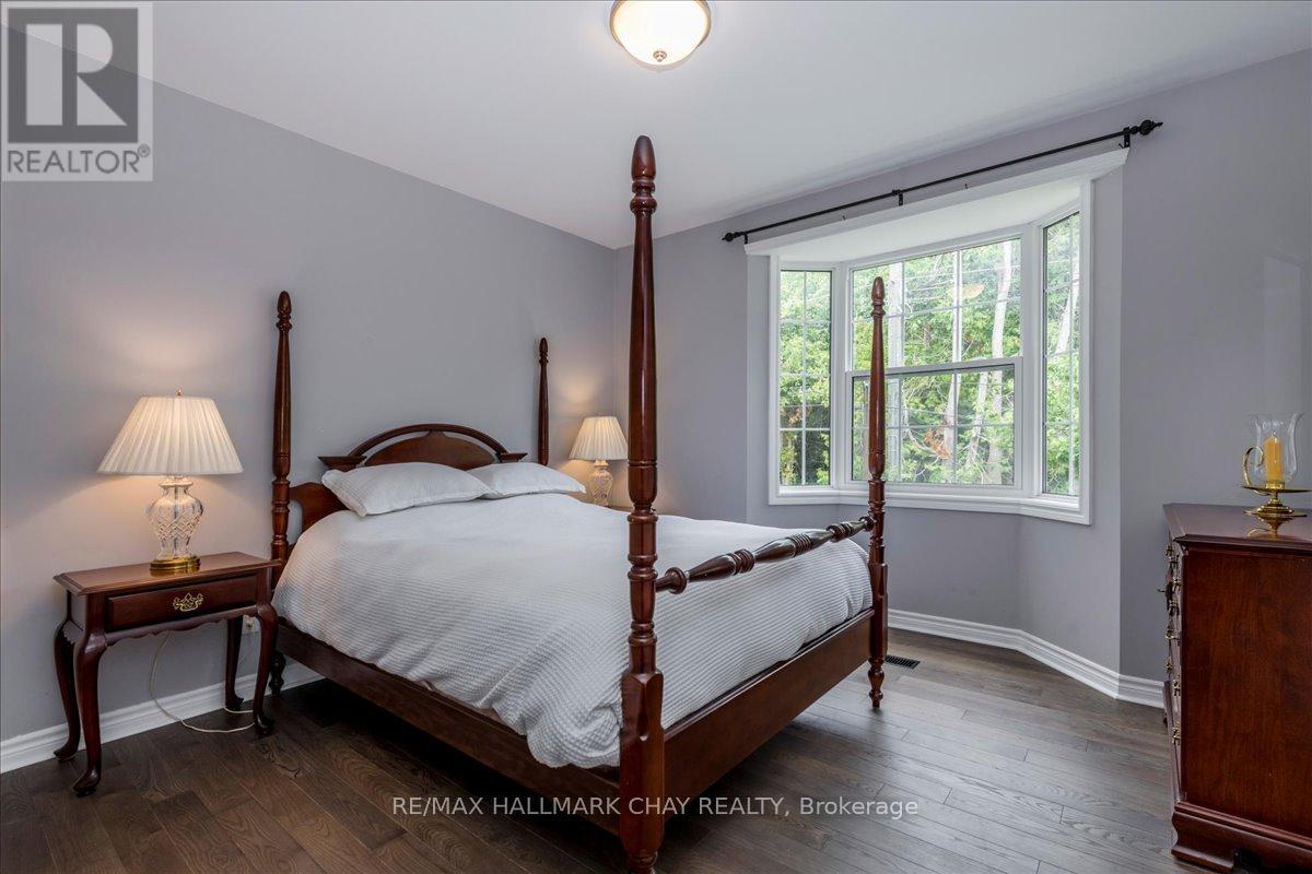 1047 Larch Street, Innisfil, Ontario  L0L 1C0 - Photo 15 - N12658590