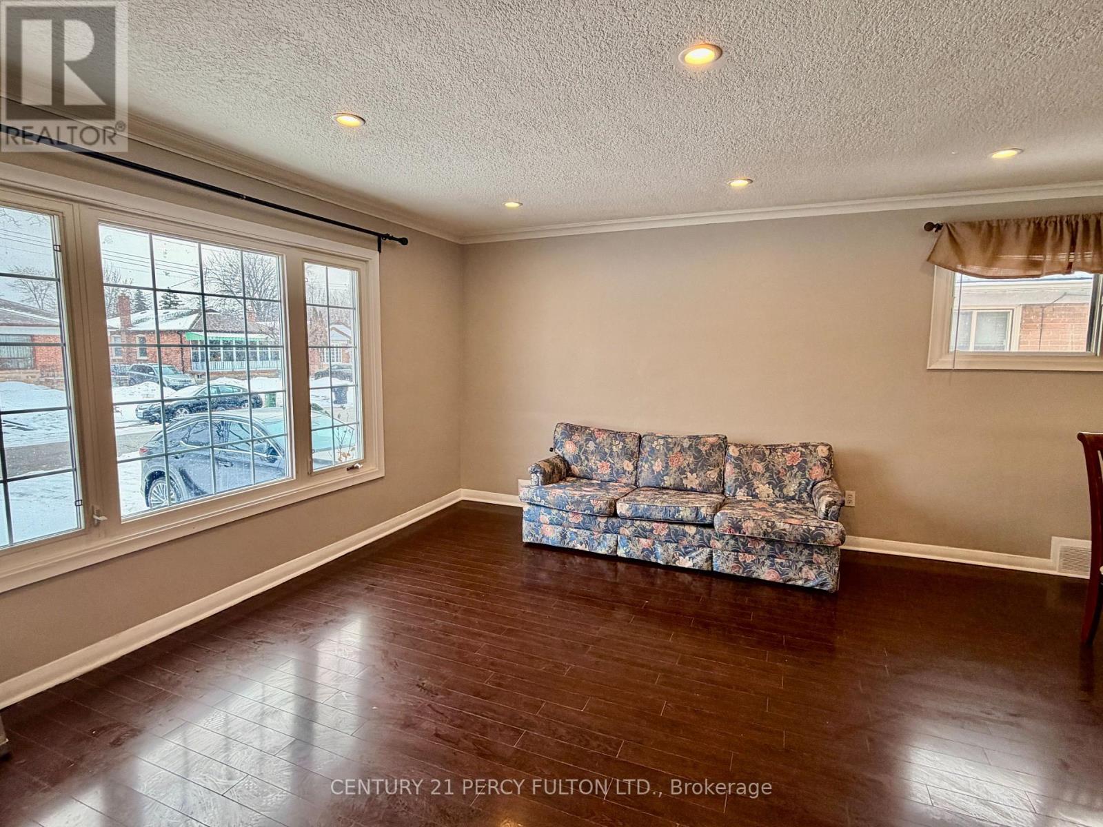 50 Kilgreggan Crescent, Toronto, Ontario  M1J 1S5 - Photo 3 - E12612722