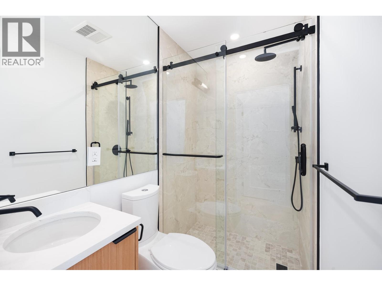 265 W 6th Street, North Vancouver, British Columbia  V7M 1K7 - Photo 12 - R3075452