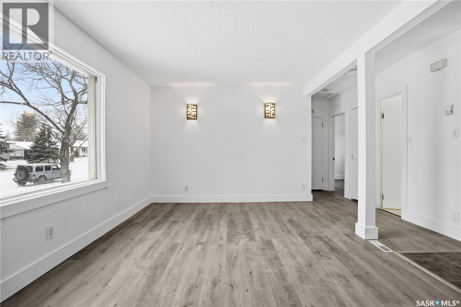 749 Royal Street, Regina, Saskatchewan  S4T 4Z3 - Photo 7 - SK025025