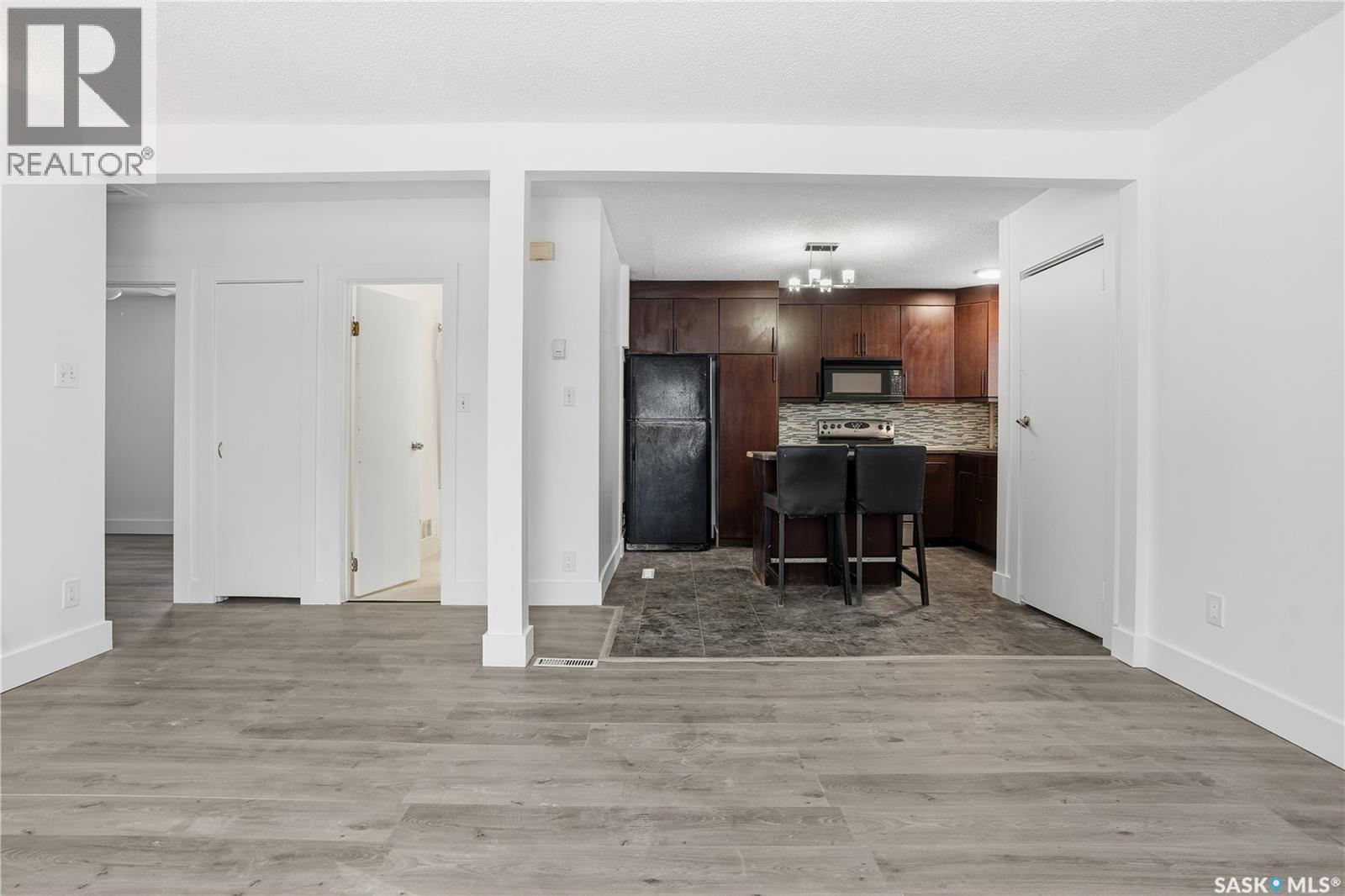 749 Royal Street, Regina, Saskatchewan  S4T 4Z3 - Photo 9 - SK025025