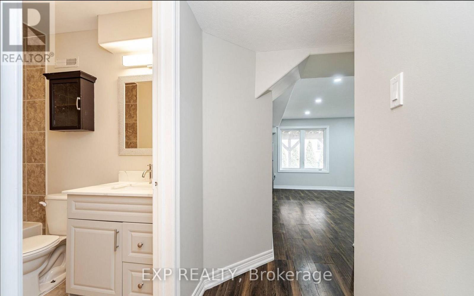 15 Lynn Street, Bradford West Gwillimbury, Ontario  L3Z 0B2 - Photo 35 - N12645218