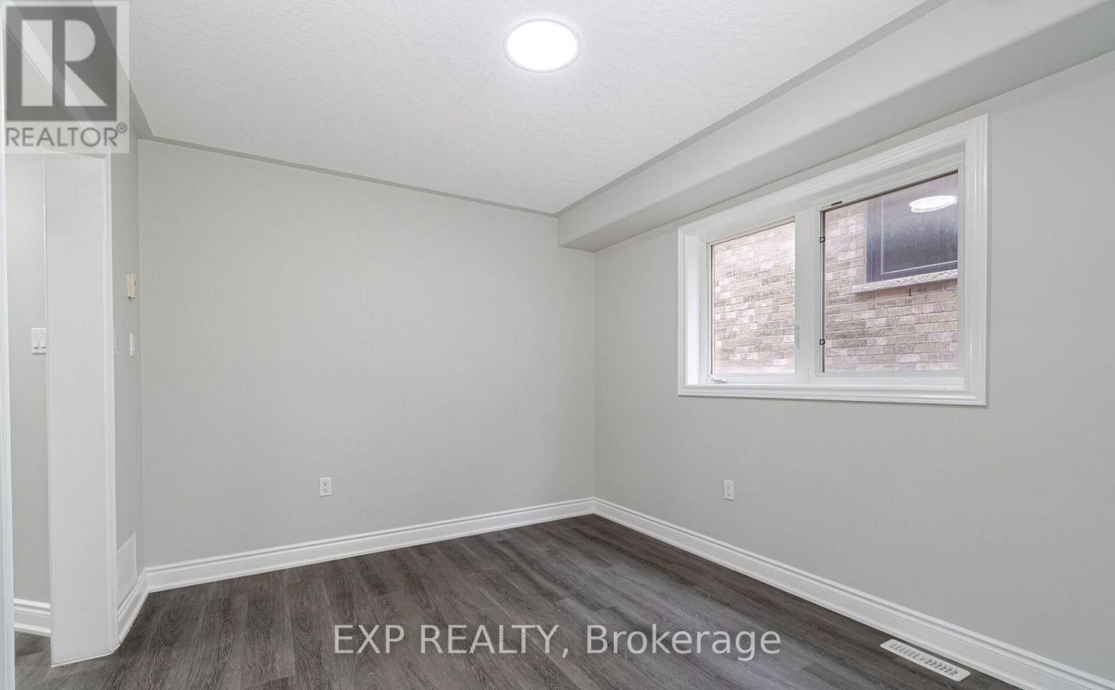 15 Lynn Street, Bradford West Gwillimbury, Ontario  L3Z 0B2 - Photo 8 - N12645218