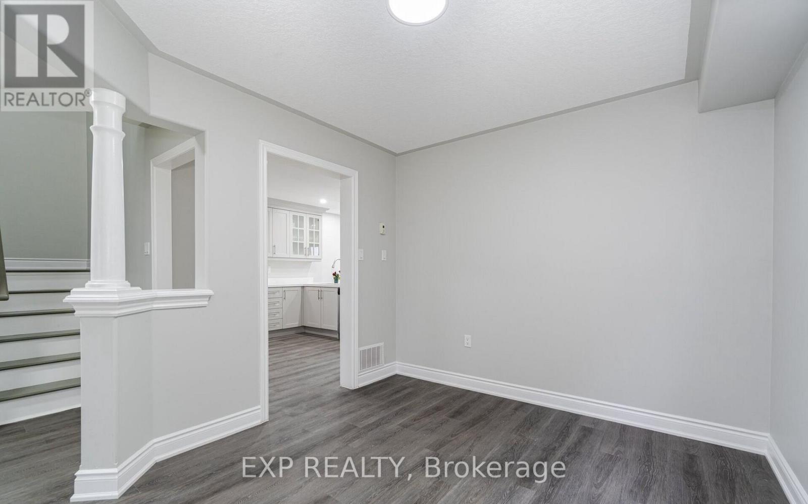 15 Lynn Street, Bradford West Gwillimbury, Ontario  L3Z 0B2 - Photo 6 - N12645218