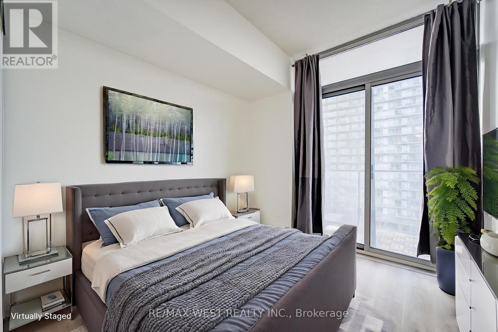 813 - 103 The Queensway W, Toronto, Ontario  M6S 5B3 - Photo 13 - W12658654