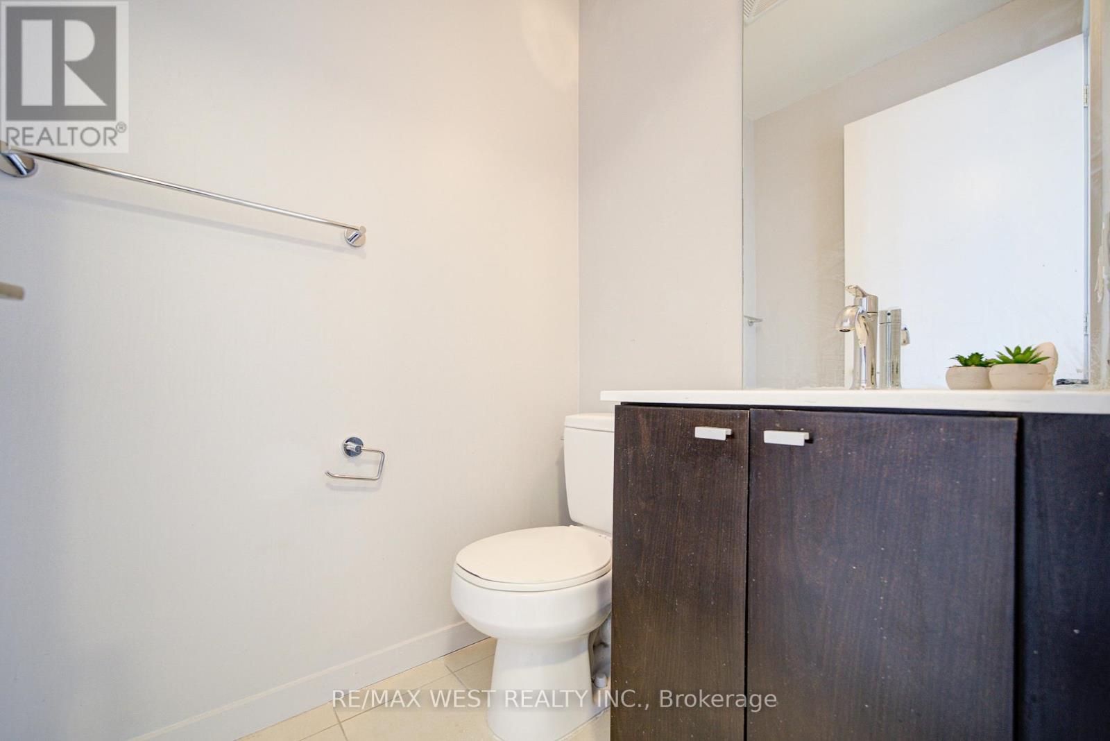 813 - 103 The Queensway W, Toronto, Ontario  M6S 5B3 - Photo 16 - W12658654