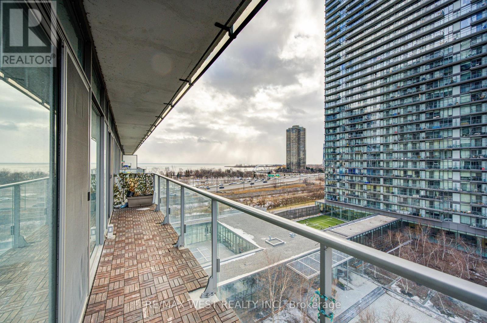 813 - 103 The Queensway W, Toronto, Ontario  M6S 5B3 - Photo 21 - W12658654