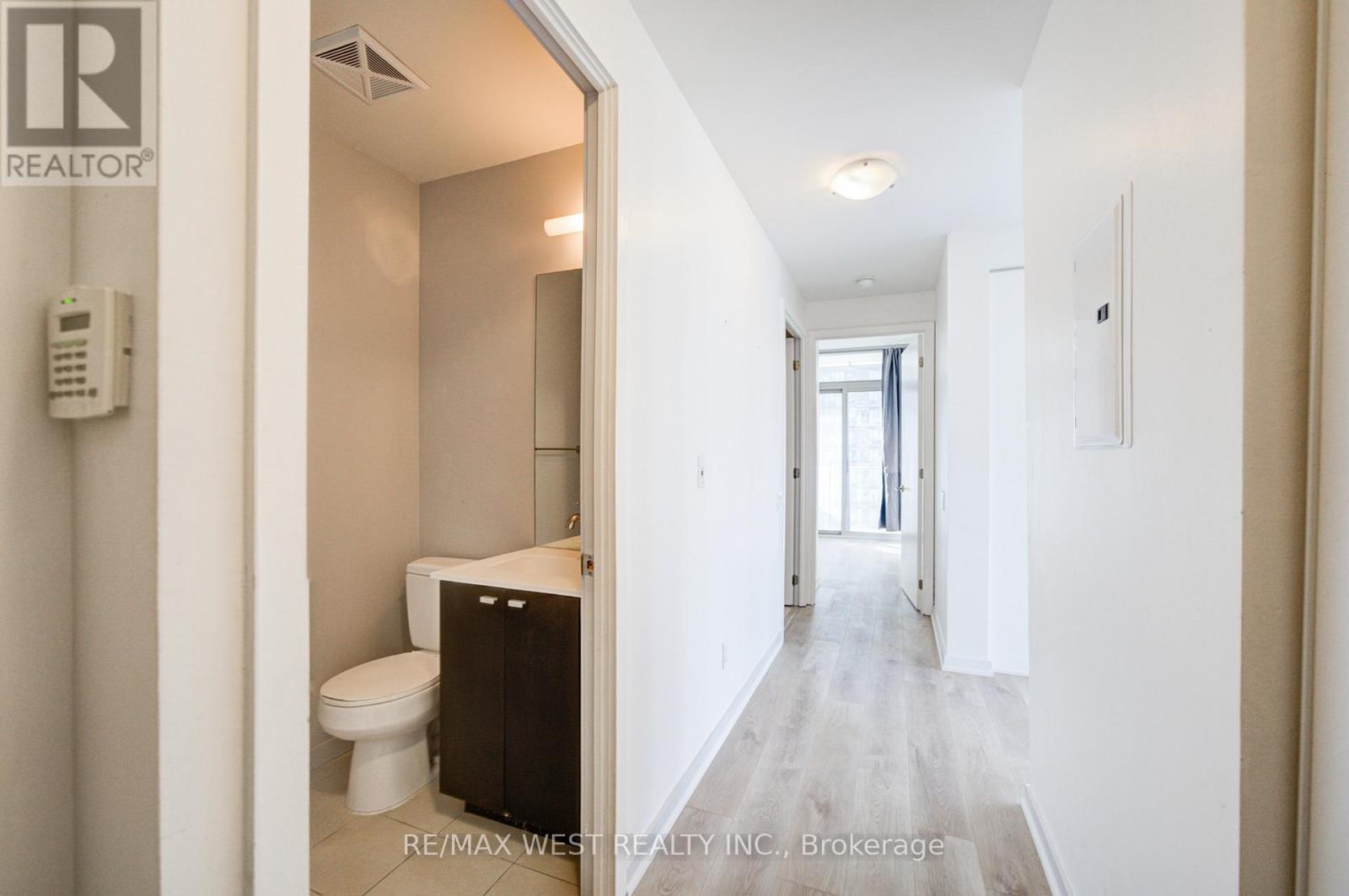 813 - 103 The Queensway W, Toronto, Ontario  M6S 5B3 - Photo 7 - W12658654