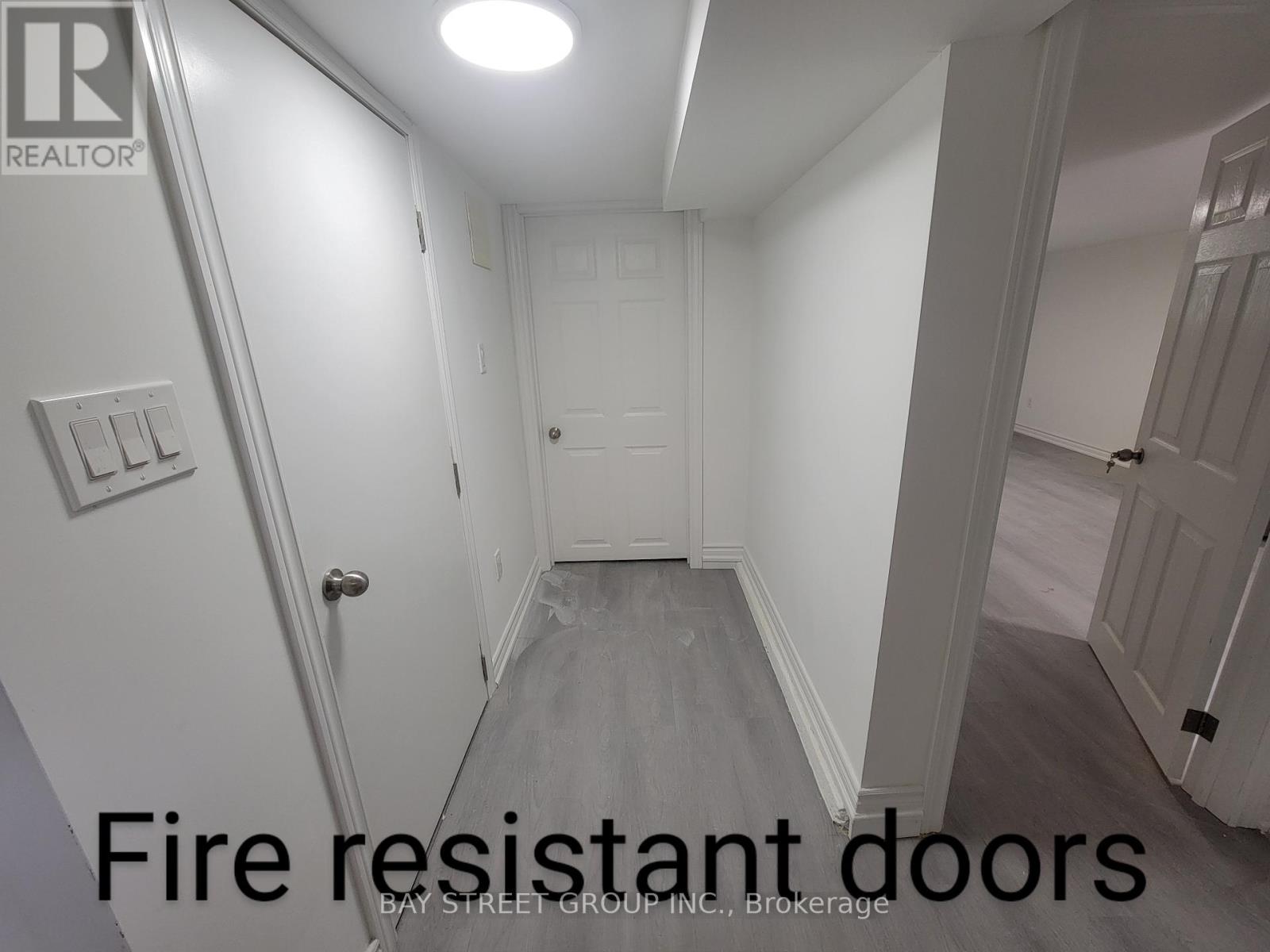 Lower - 92 Nelson Street W, Brampton, Ontario  L6X 1C8 - Photo 4 - W12658656