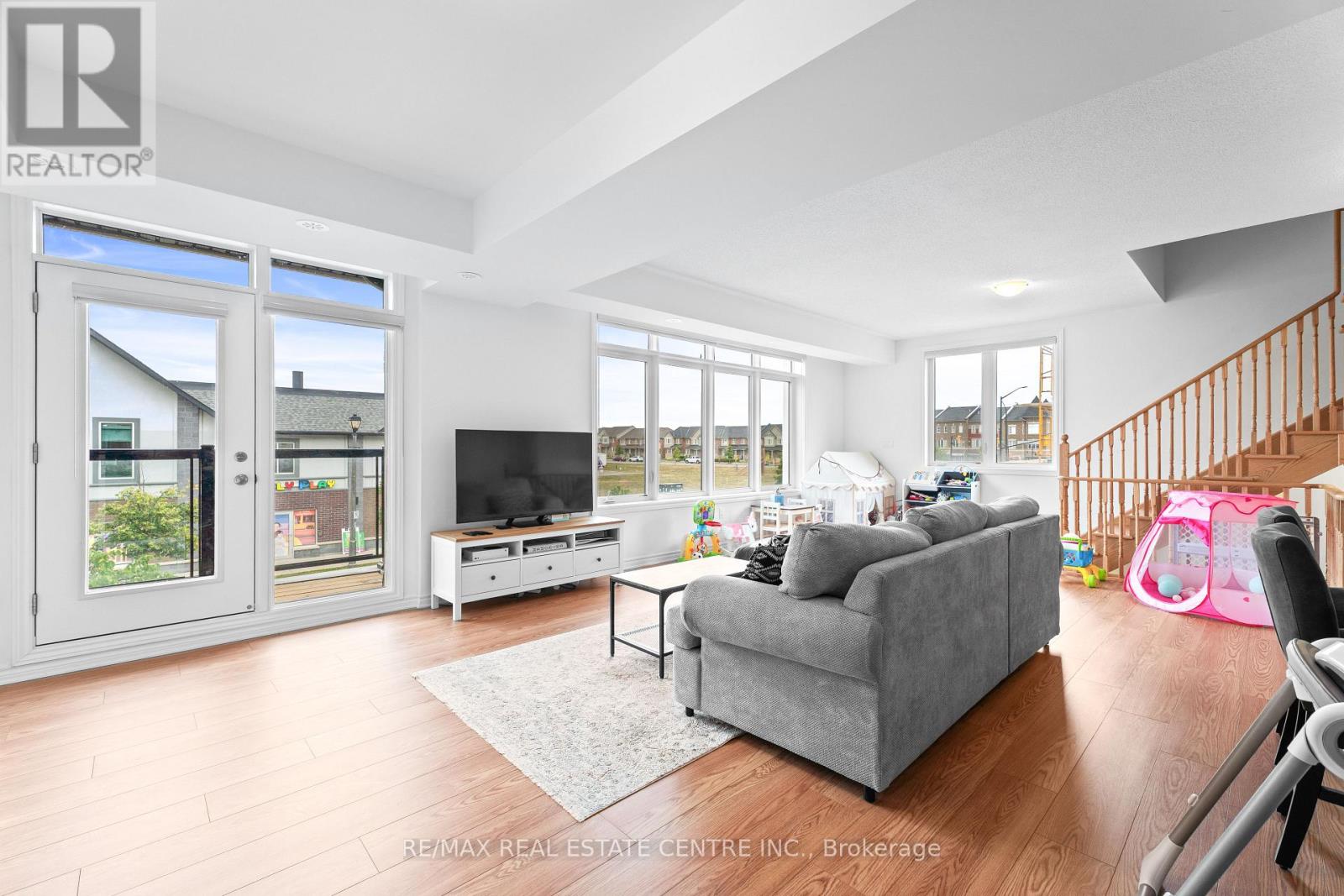 405 Dougall Avenue, Caledon, Ontario  L7C 4L5 - Photo 9 - W12658664