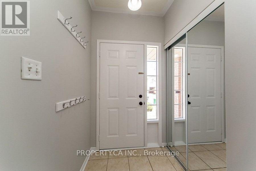 37 Lonestar Crescent, Brampton, Ontario  L7A 2H9 - Photo 2 - W12658684