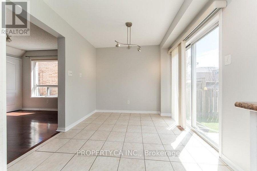 37 Lonestar Crescent, Brampton, Ontario  L7A 2H9 - Photo 5 - W12658684