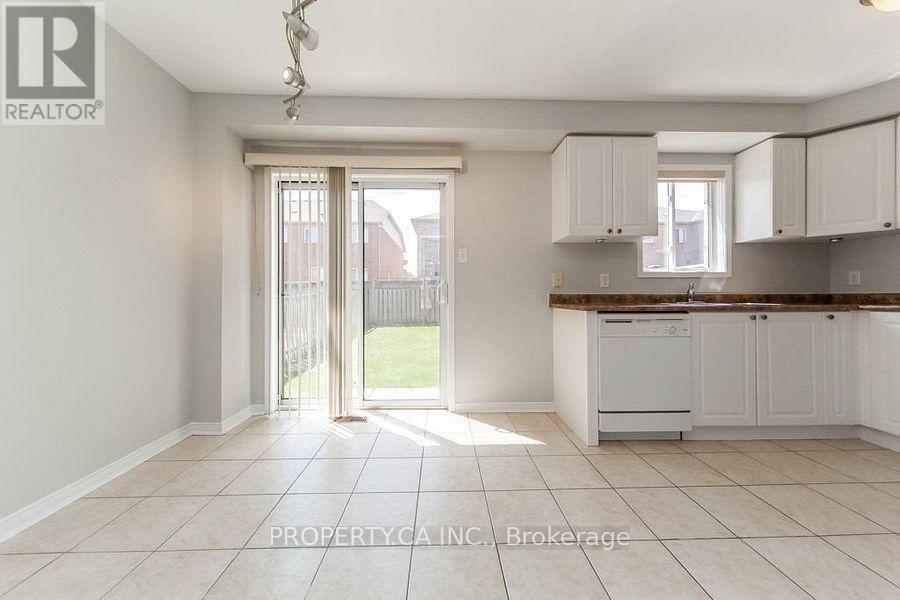 37 Lonestar Crescent, Brampton, Ontario  L7A 2H9 - Photo 6 - W12658684