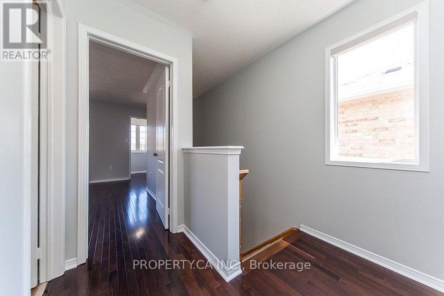 37 Lonestar Crescent, Brampton, Ontario  L7A 2H9 - Photo 8 - W12658684