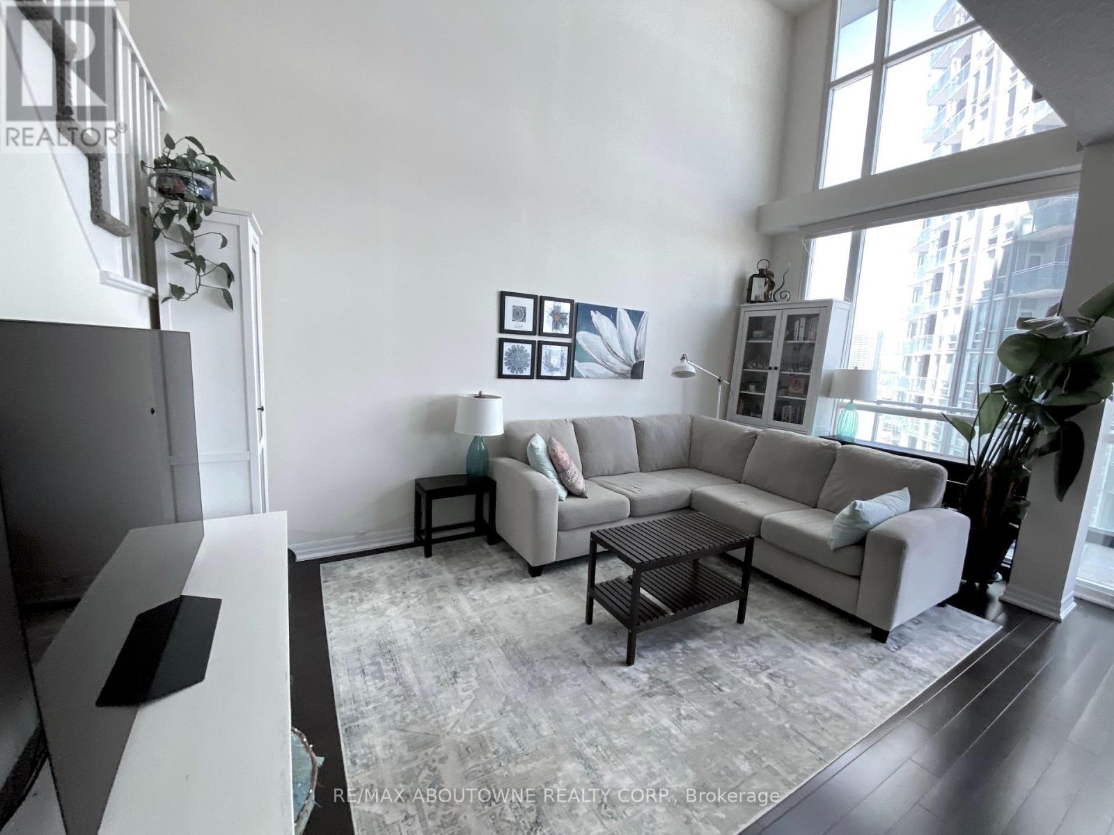 1901 - 223 Webb Drive, Mississauga, Ontario  L5B 0E8 - Photo 1 - W12658686