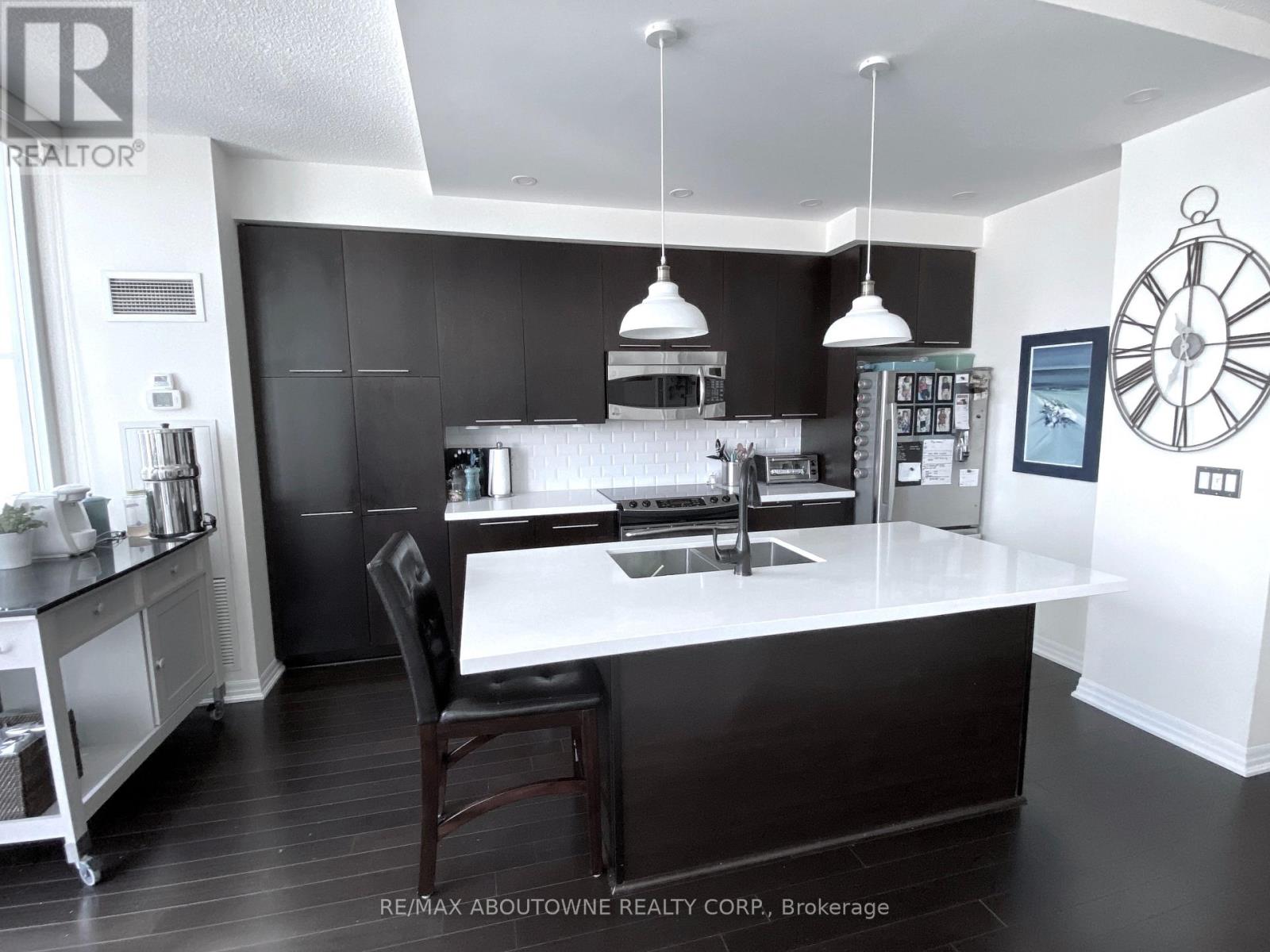 1901 - 223 Webb Drive, Mississauga, Ontario  L5B 0E8 - Photo 12 - W12658686