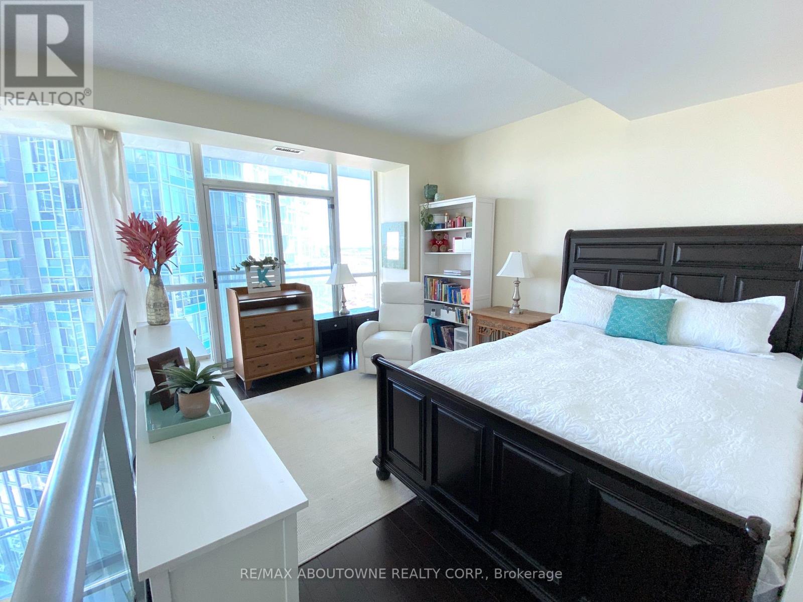 1901 - 223 Webb Drive, Mississauga, Ontario  L5B 0E8 - Photo 14 - W12658686