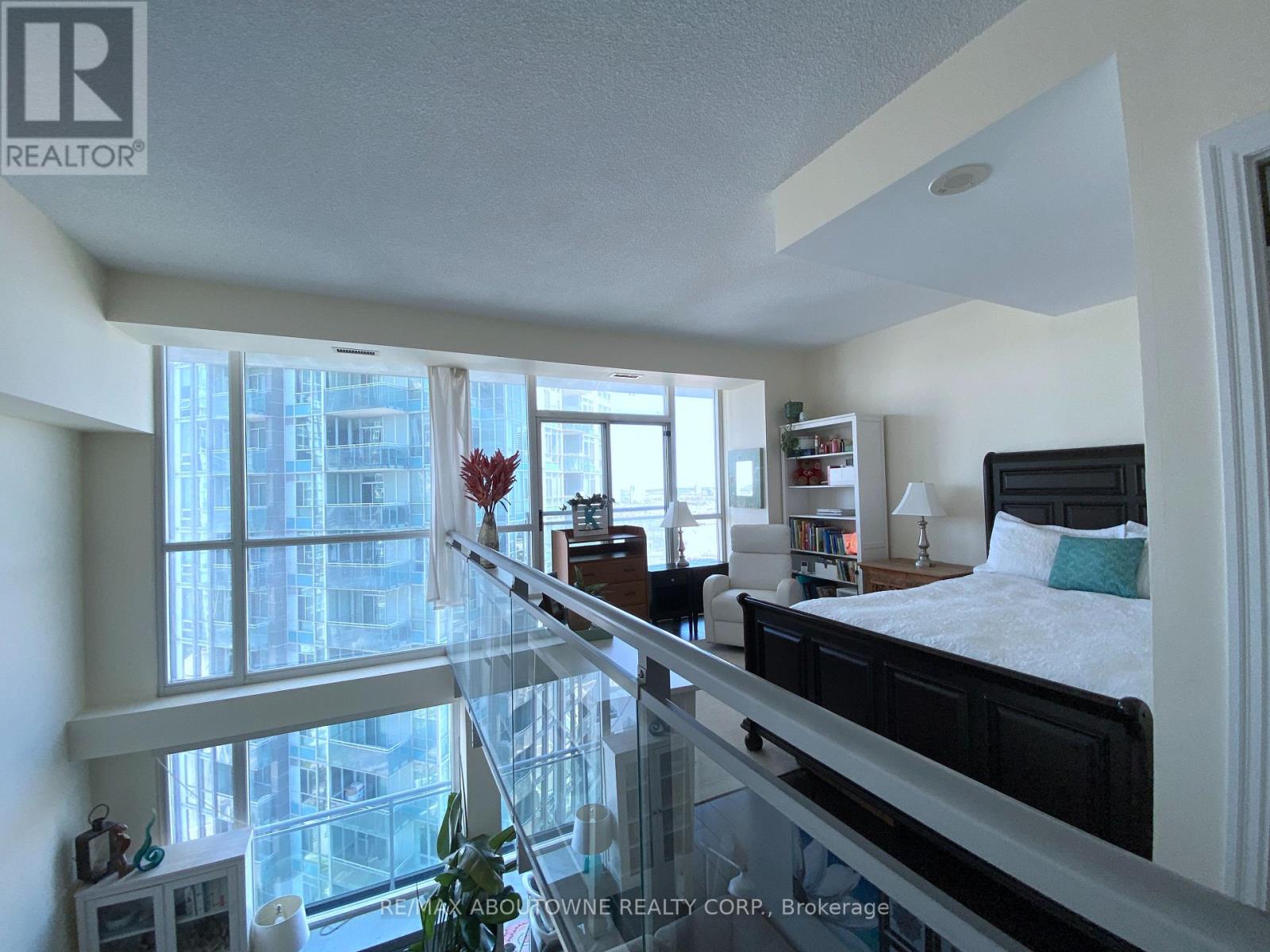 1901 - 223 Webb Drive, Mississauga, Ontario  L5B 0E8 - Photo 15 - W12658686