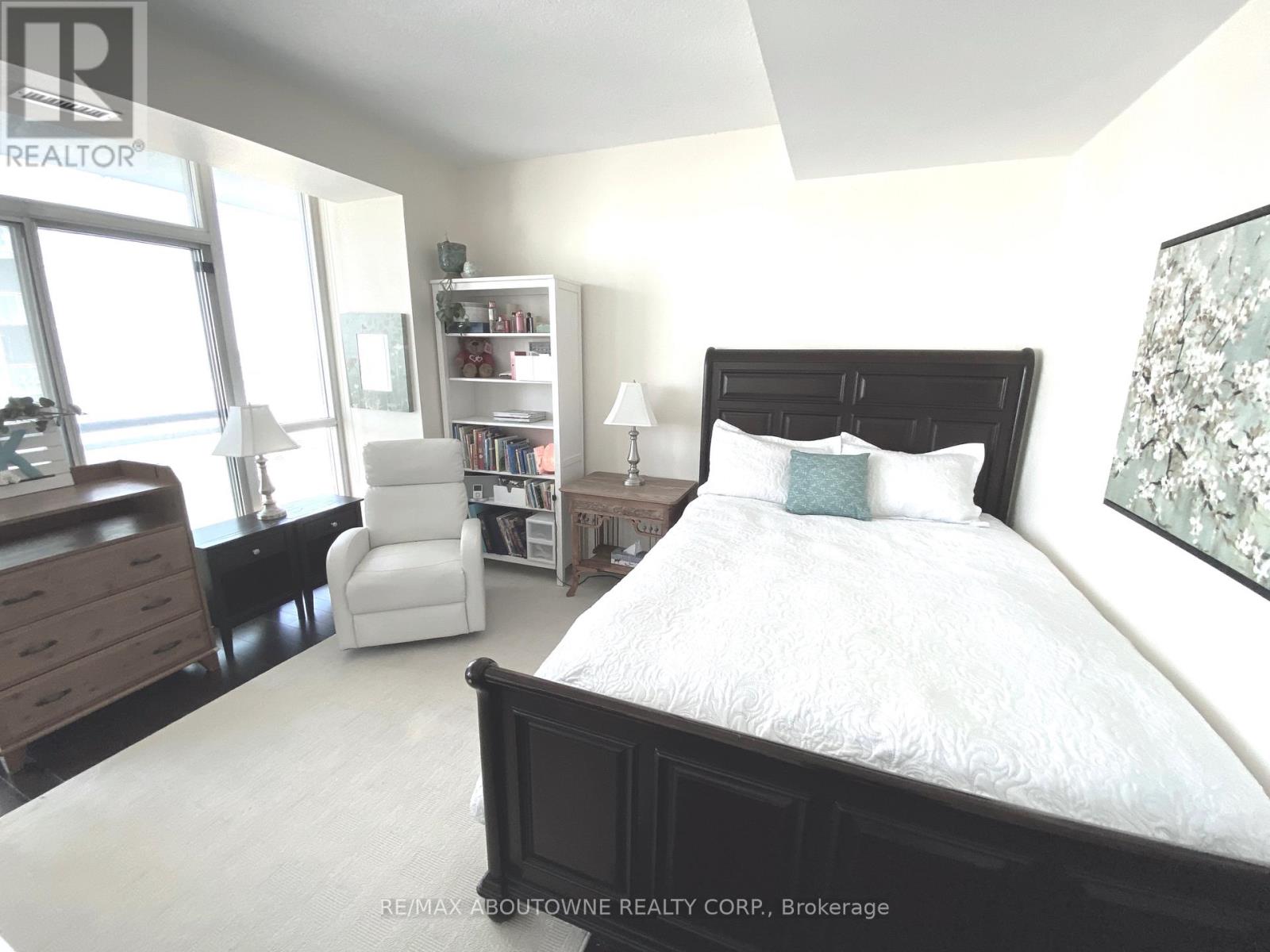 1901 - 223 Webb Drive, Mississauga, Ontario  L5B 0E8 - Photo 16 - W12658686