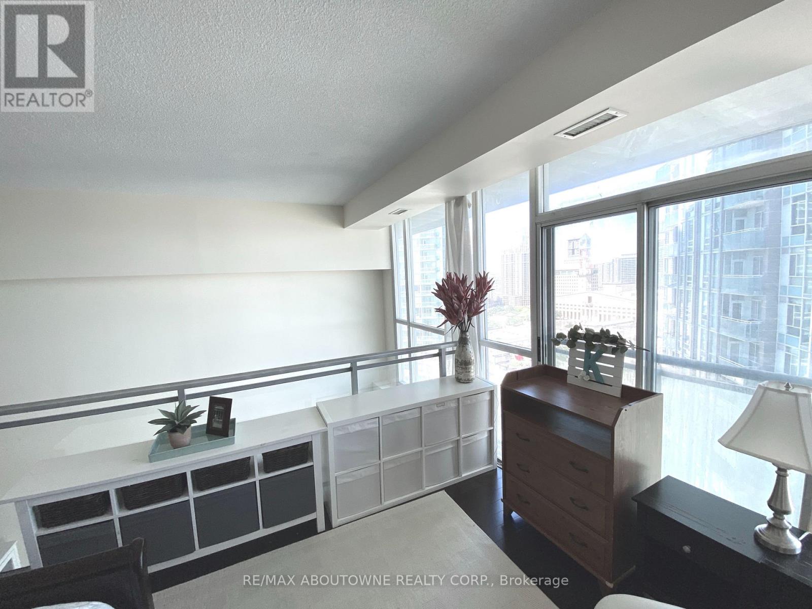 1901 - 223 Webb Drive, Mississauga, Ontario  L5B 0E8 - Photo 19 - W12658686