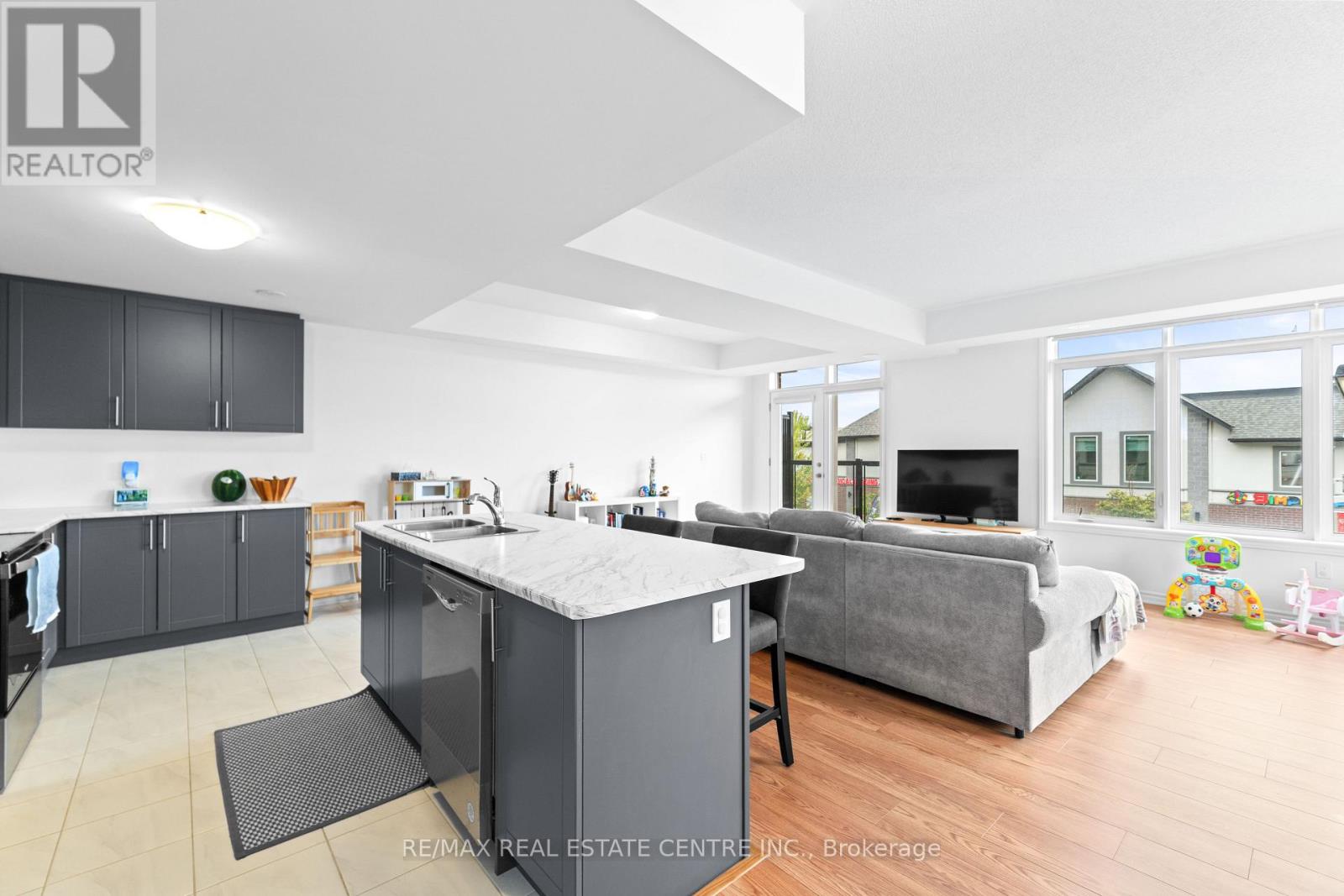 405 Dougall Avenue, Caledon, Ontario  L7C 4L5 - Photo 11 - W12658688