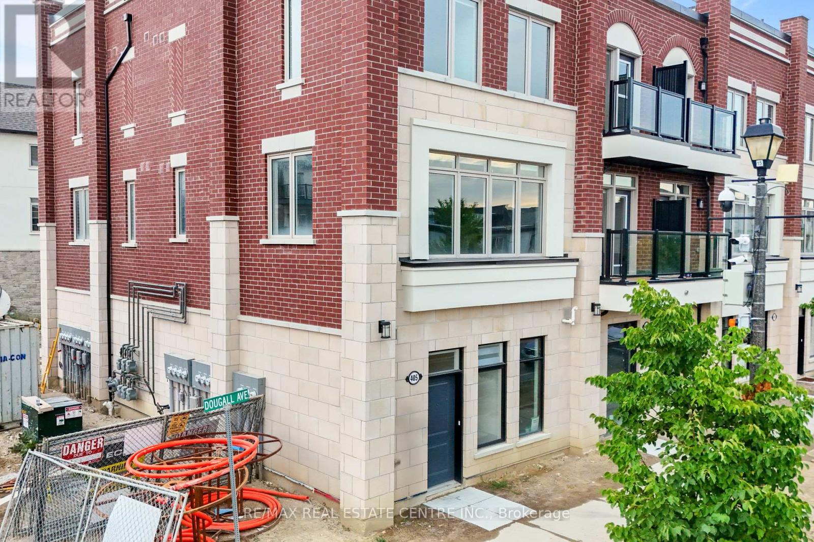 405 Dougall Avenue, Caledon, Ontario  L7C 4L5 - Photo 4 - W12658688