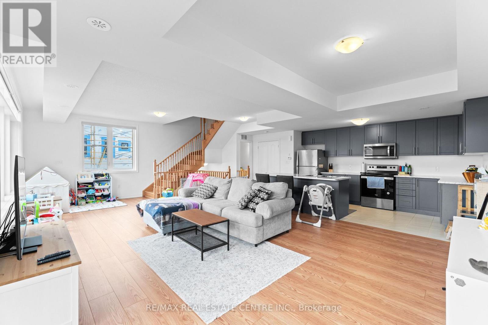 405 Dougall Avenue, Caledon, Ontario  L7C 4L5 - Photo 8 - W12658688