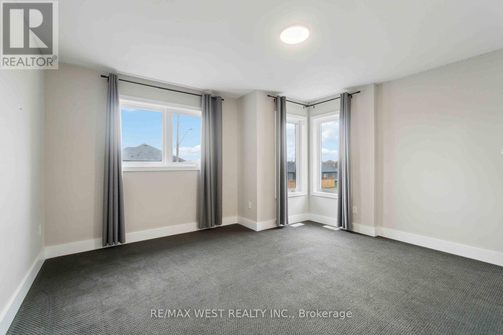 210 South Pelham Road, Welland (Coyle Creek), Ontario  L3B 5N8 - Photo 14 - X12658642