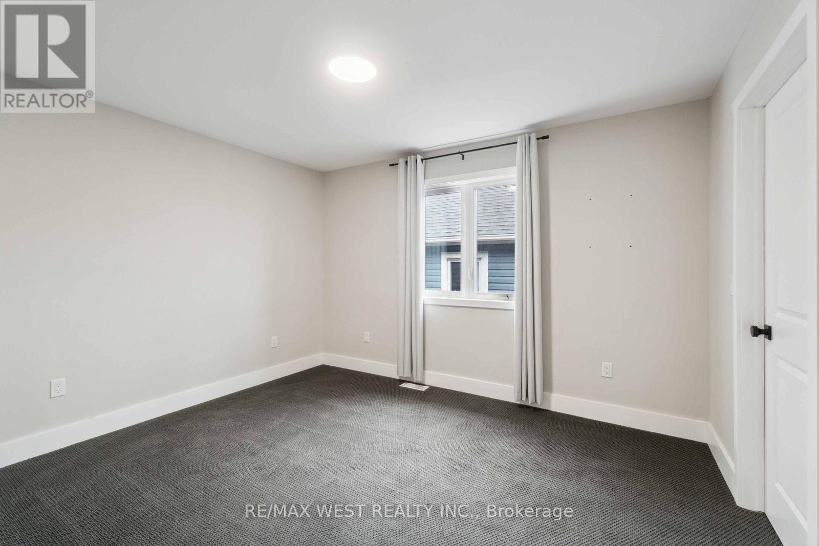 210 South Pelham Road, Welland (Coyle Creek), Ontario  L3B 5N8 - Photo 18 - X12658642