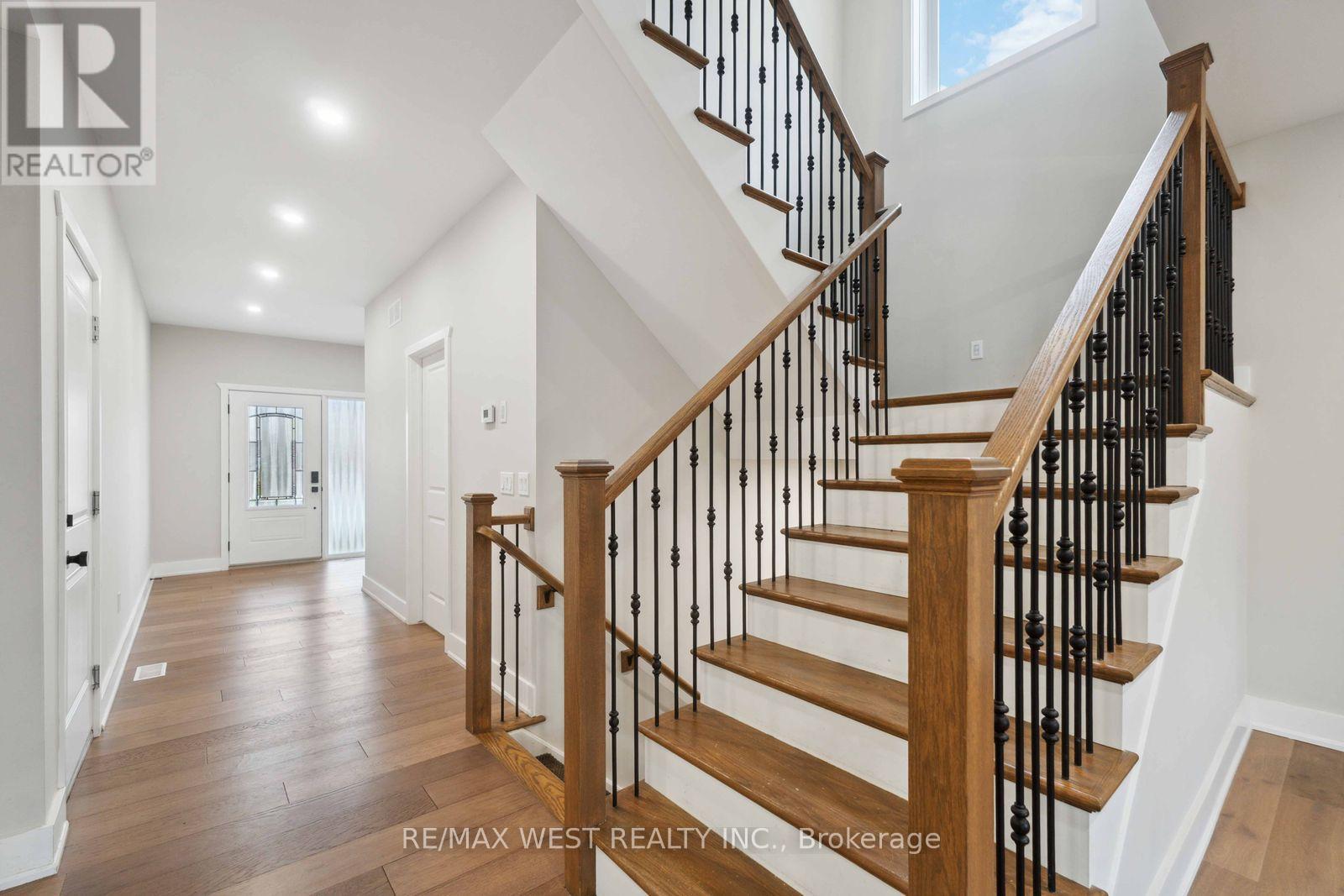 210 South Pelham Road, Welland (Coyle Creek), Ontario  L3B 5N8 - Photo 4 - X12658642