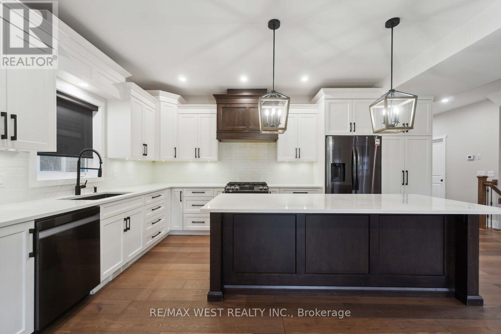 210 South Pelham Road, Welland (Coyle Creek), Ontario  L3B 5N8 - Photo 9 - X12658642