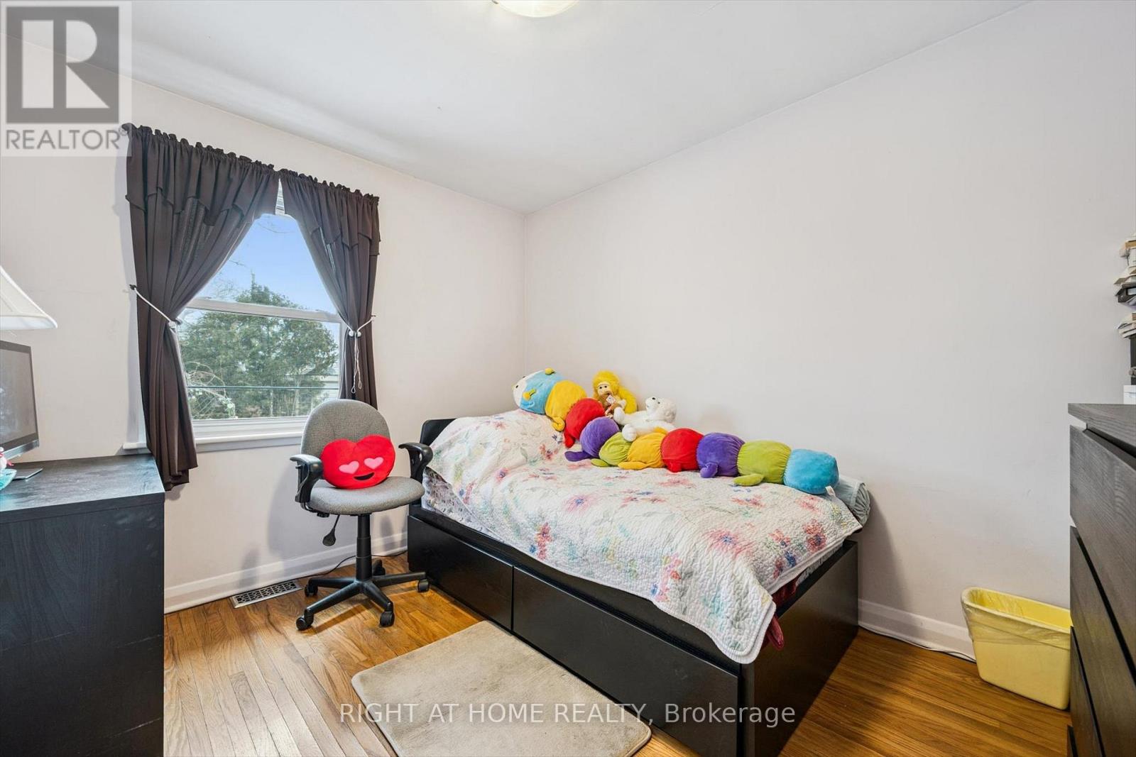 263 East 36th Street, Hamilton, Ontario  L8V 3Z6 - Photo 13 - X12658694