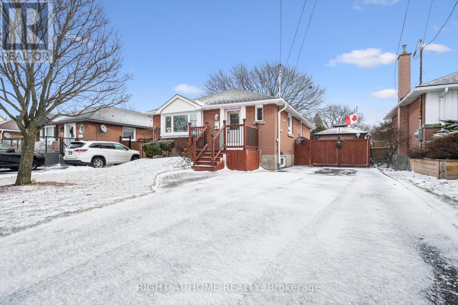 263 East 36th Street, Hamilton, Ontario  L8V 3Z6 - Photo 2 - X12658694