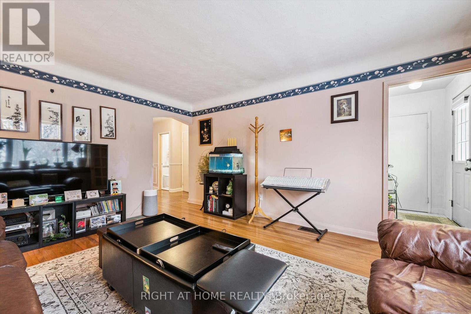 263 East 36th Street, Hamilton, Ontario  L8V 3Z6 - Photo 5 - X12658694