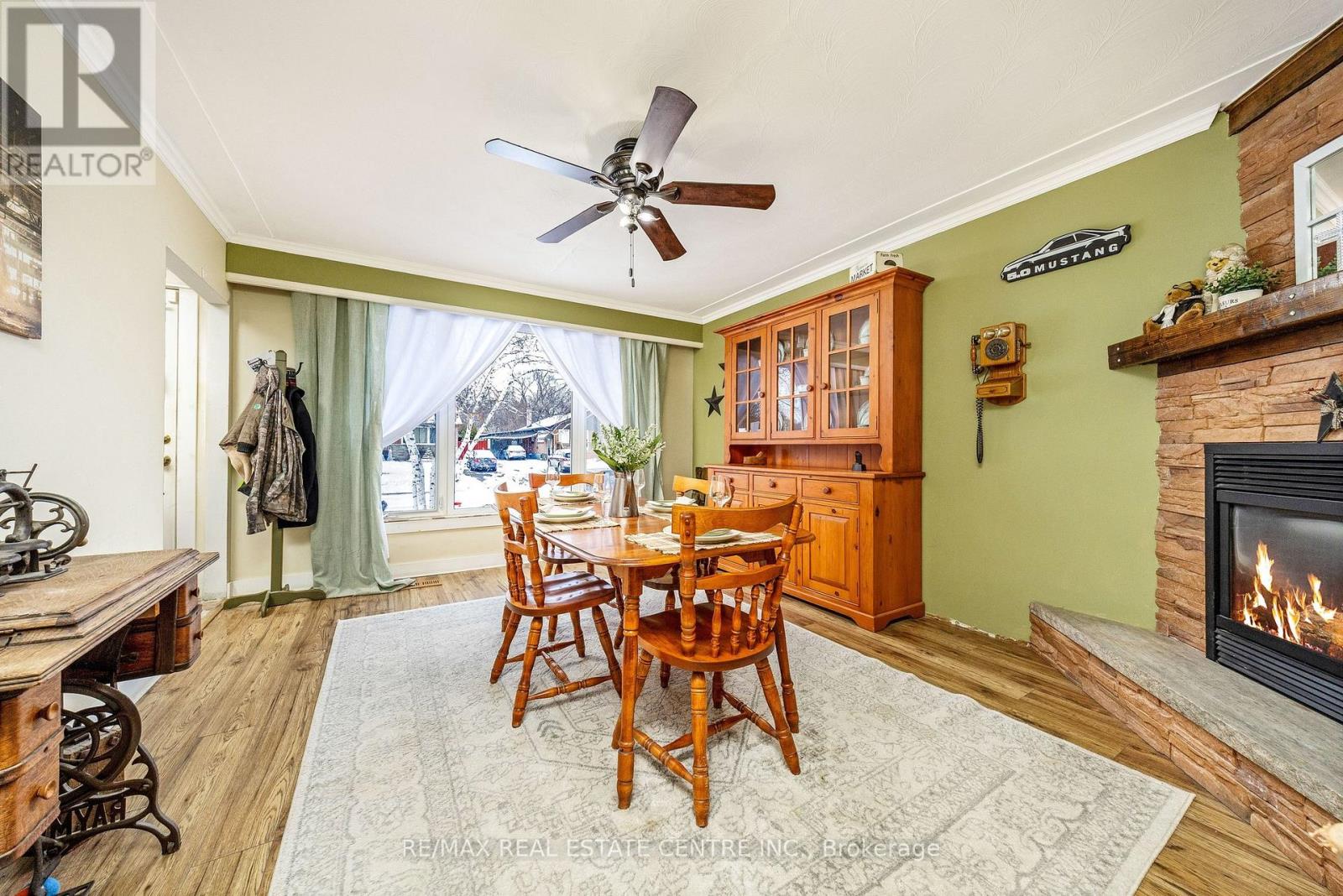 1320 Bunnell Drive, Burlington, Ontario  L7P 2E1 - Photo 2 - W12640546