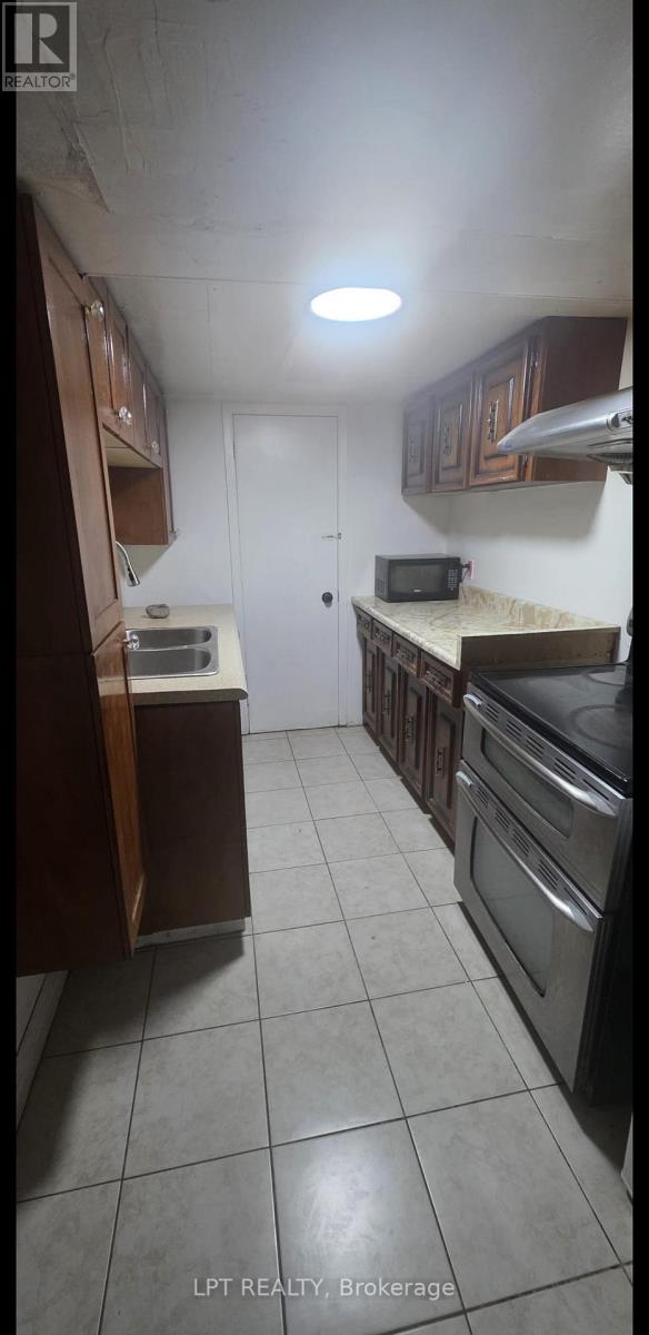 Lower - 97 Denison Avenue, Brampton, Ontario  L6X 1E9 - Photo 4 - W12655298