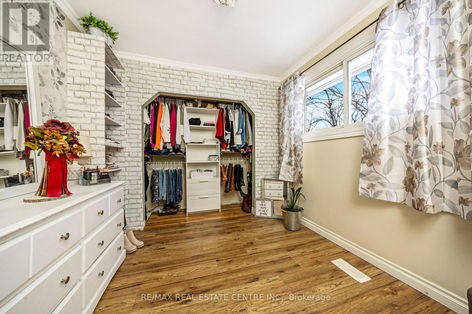 1320 Bunnell Drive, Burlington, Ontario  L7P 2E1 - Photo 9 - W12640546