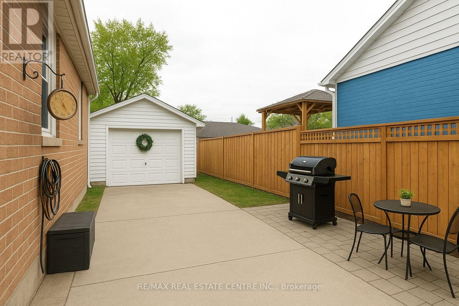 1320 Bunnell Drive, Burlington, Ontario  L7P 2E1 - Photo 20 - W12640546