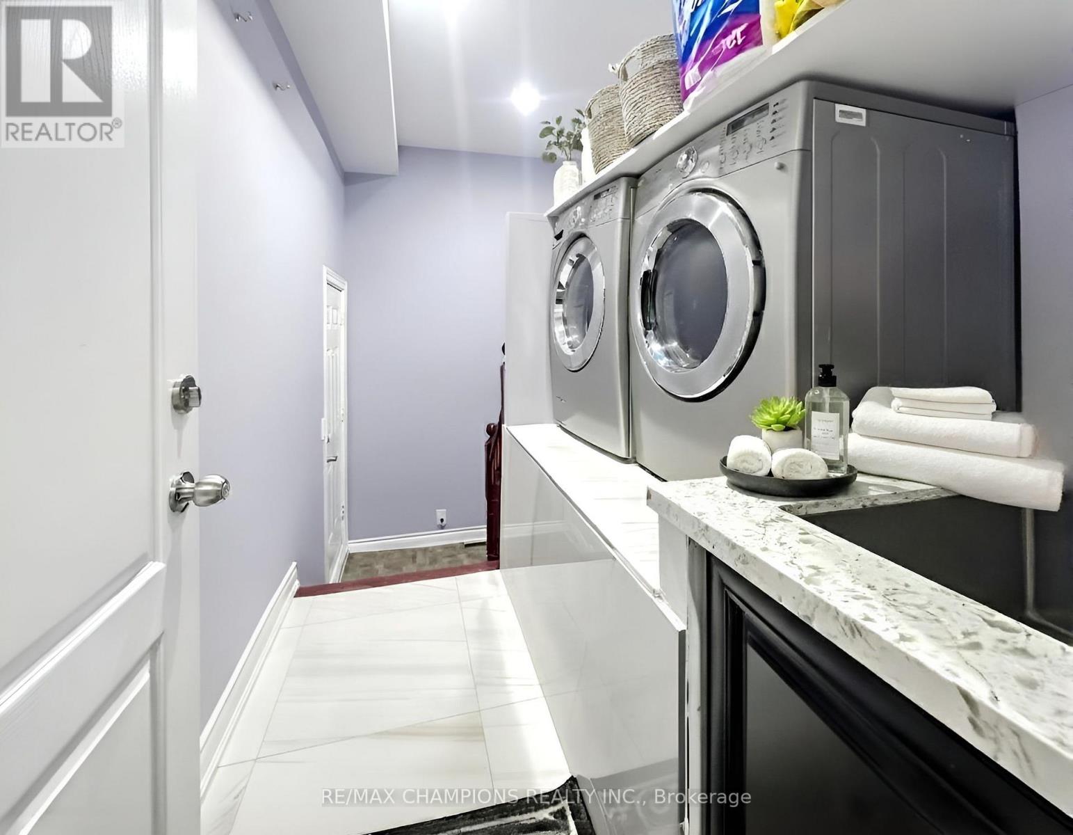 28 Blazing Star Drive, Brampton (Sandringham-Wellington), Ontario  L6R 3E7 - Photo 10 - W12652506