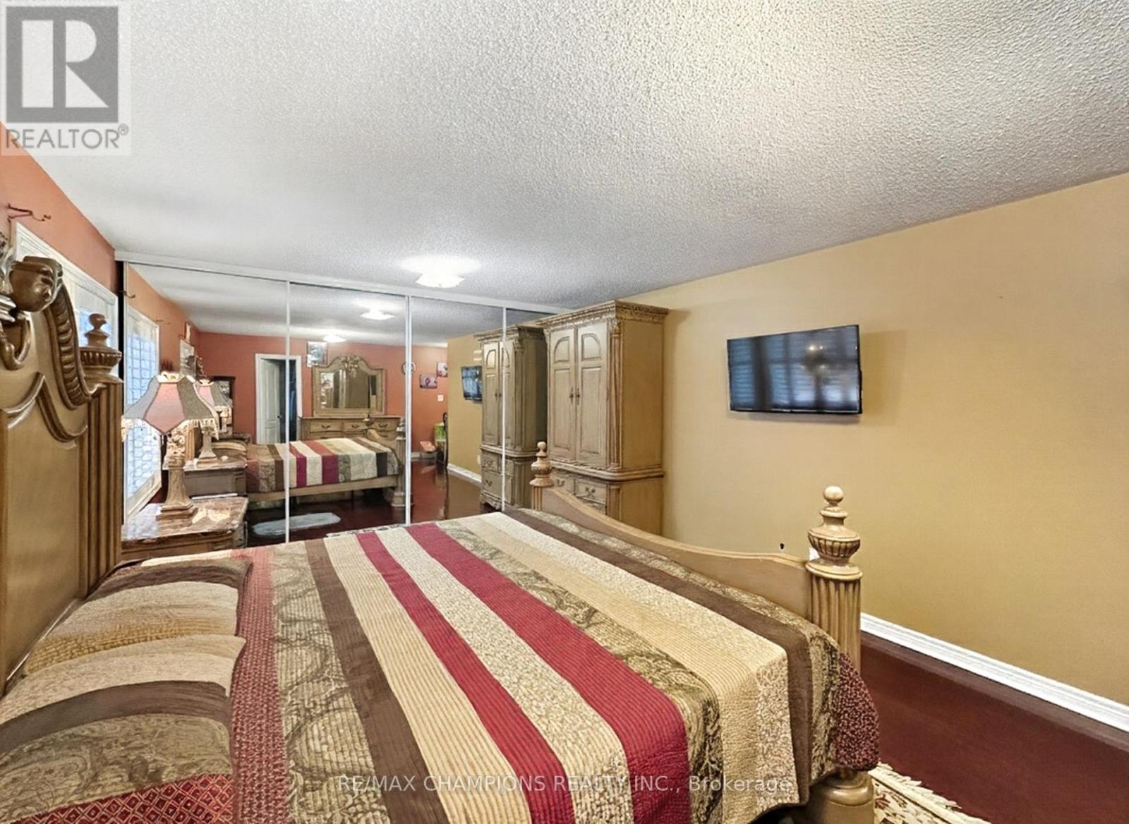 28 Blazing Star Drive, Brampton (Sandringham-Wellington), Ontario  L6R 3E7 - Photo 14 - W12652506