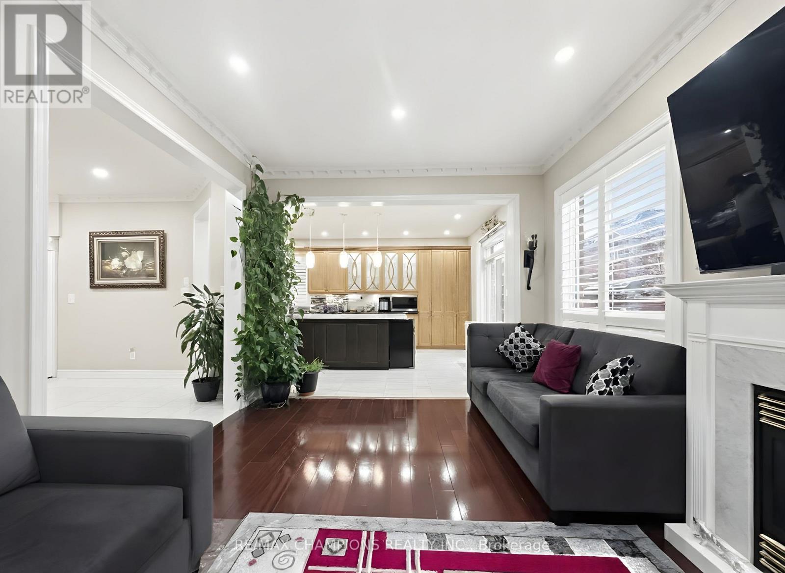 28 Blazing Star Drive, Brampton (Sandringham-Wellington), Ontario  L6R 3E7 - Photo 5 - W12652506