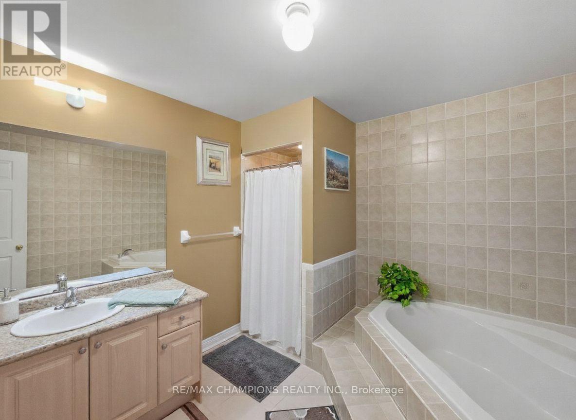 28 Blazing Star Drive, Brampton (Sandringham-Wellington), Ontario  L6R 3E7 - Photo 15 - W12652506