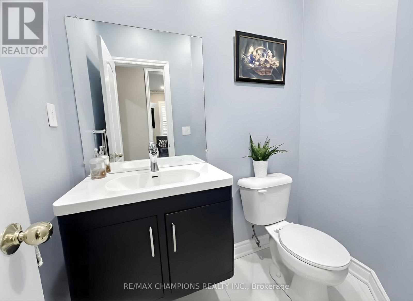 28 Blazing Star Drive, Brampton (Sandringham-Wellington), Ontario  L6R 3E7 - Photo 8 - W12652506